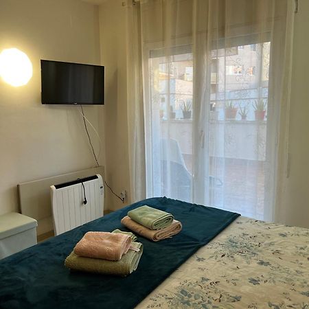 Comode Apartament Al Bell Mig De Жерона Екстер'єр фото