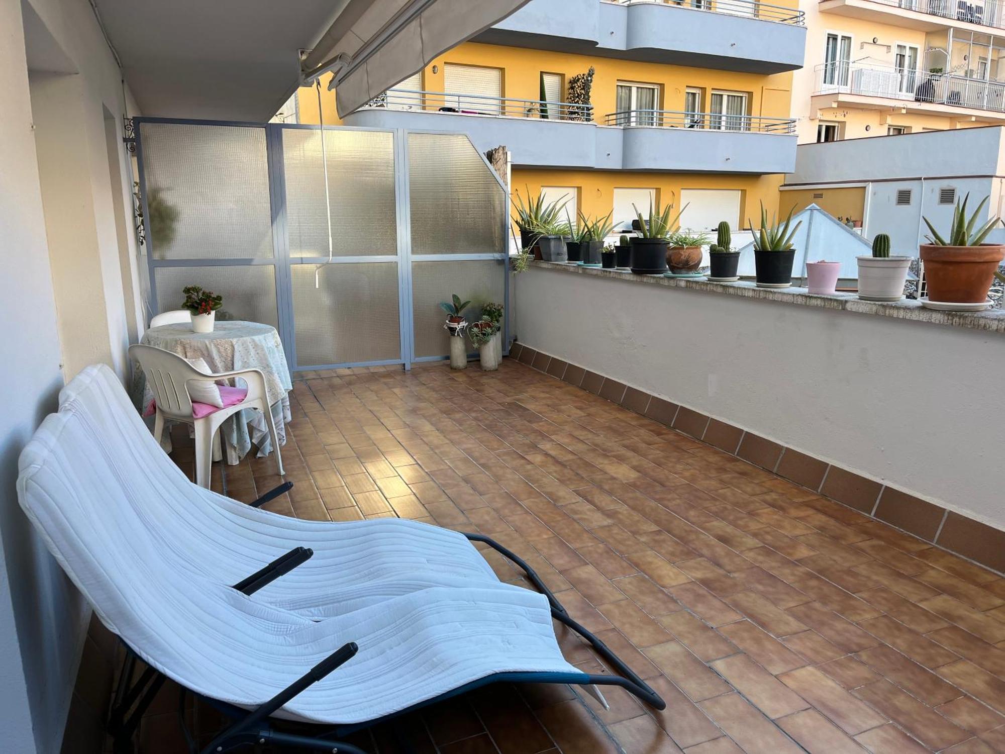 Comode Apartament Al Bell Mig De Жерона Екстер'єр фото